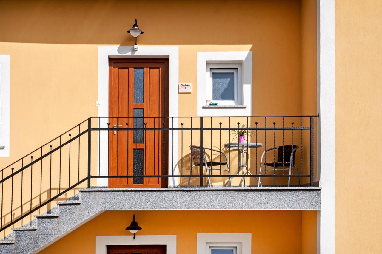 Euphemia Apartment *